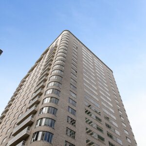 Woning aan de Gustav Mahlerlaan te Amsterdam