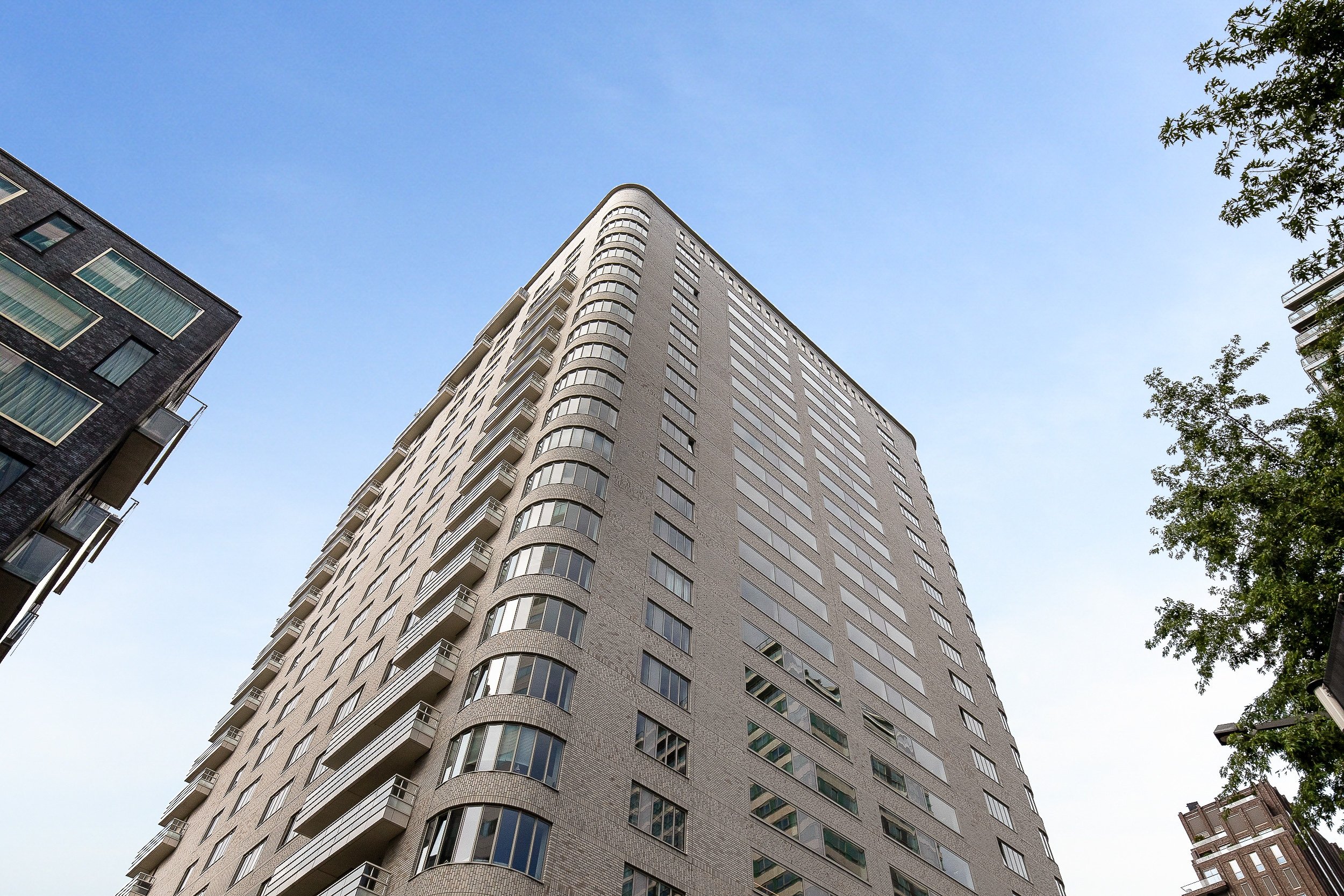 Woning aan de Gustav Mahlerlaan te Amsterdam