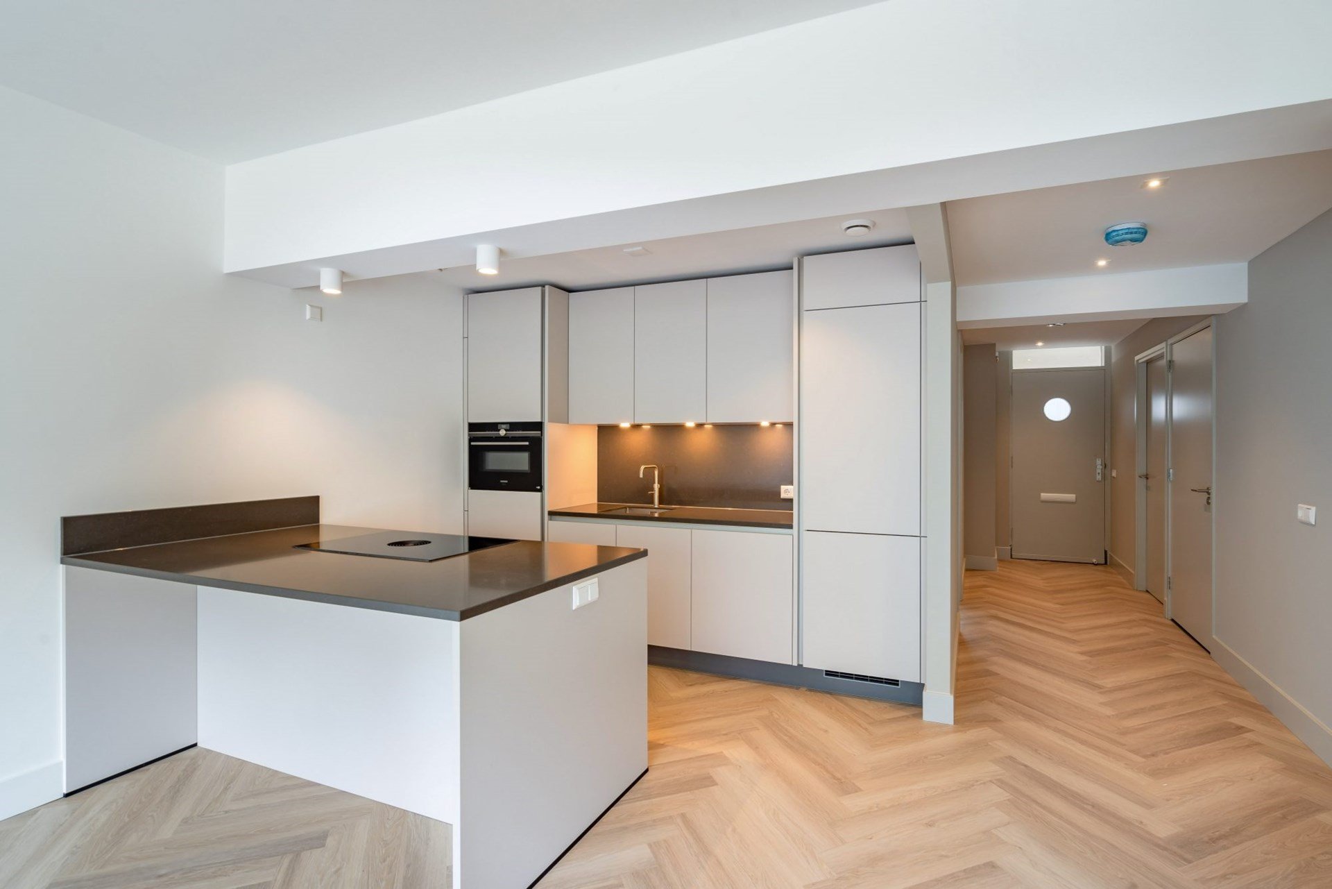 Woning aan de Kruiskade te Rotterdam