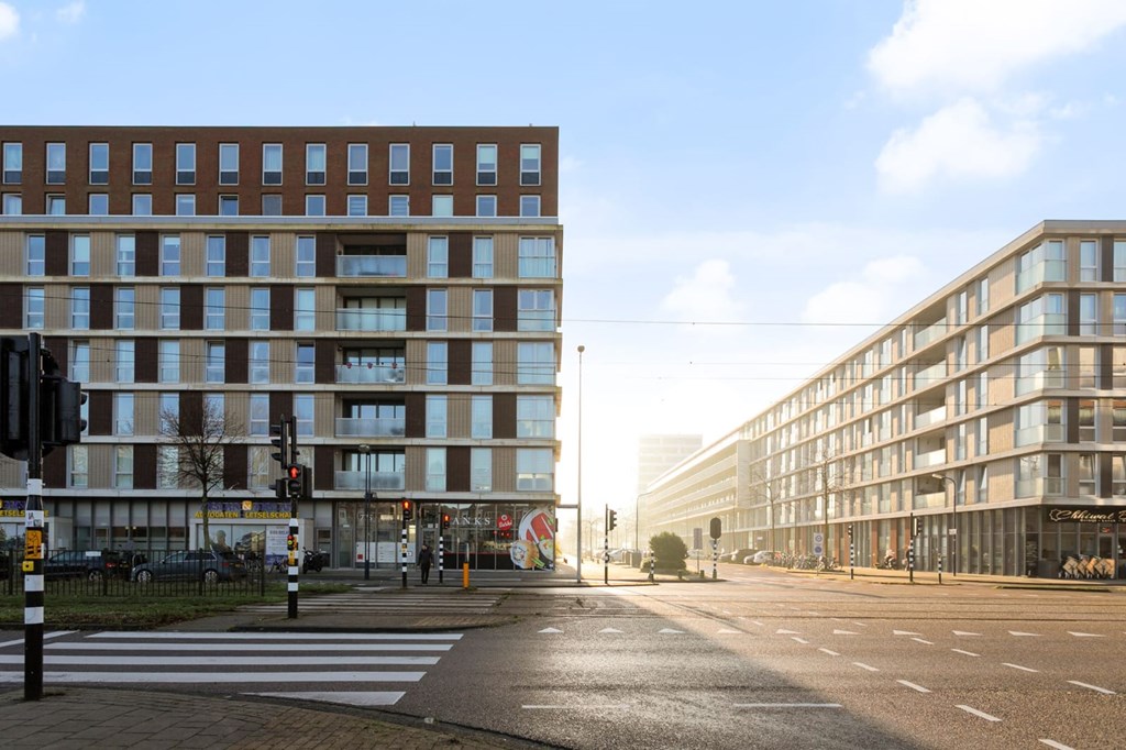 Woning aan de Pieter Calandlaan te Amsterdam
