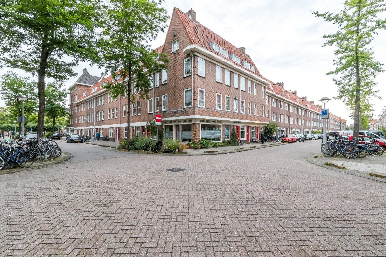 Woning aan de Van Spilbergenstraat te Amsterdam