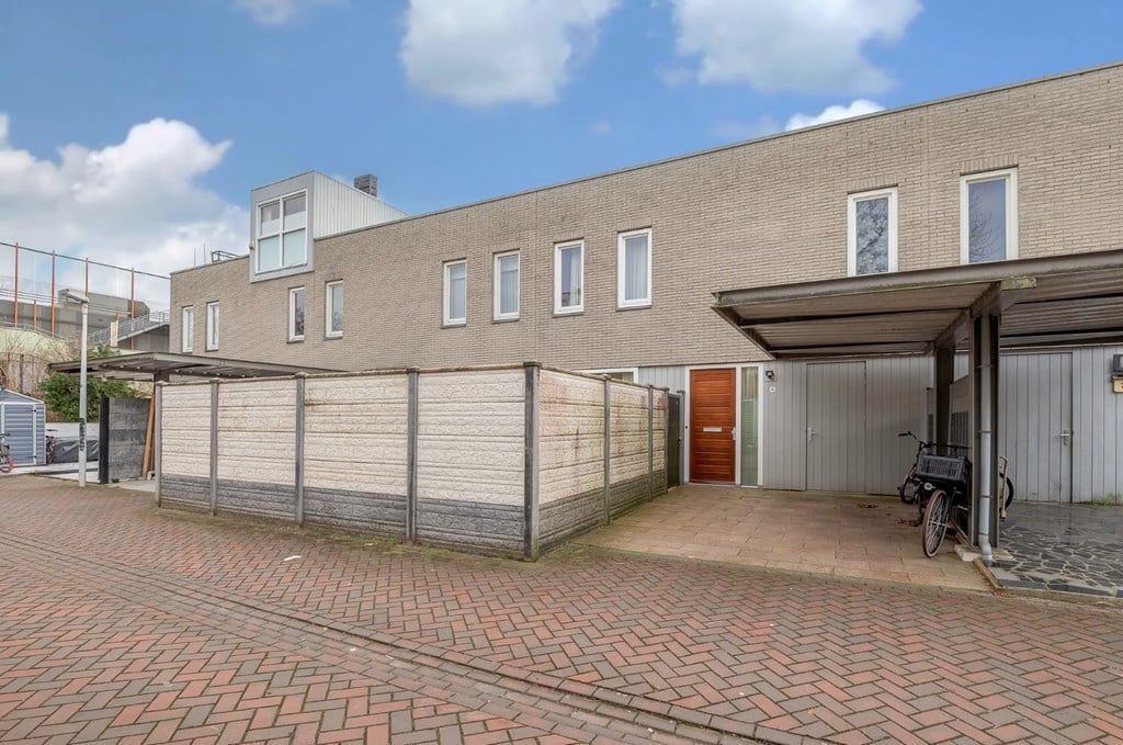 Woning aan de Eliza van Calcarstraat te Amsterdam