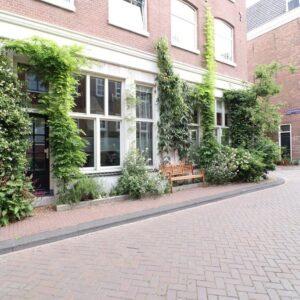 Woning aan de Karthuizersdwarsstraat te Amsterdam