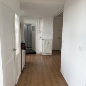 Woning aan de Cornelis van Vollenhovenstraat te Amsterdam