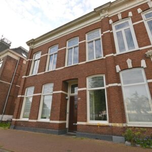Woning aan de Damsterdiep te Groningen