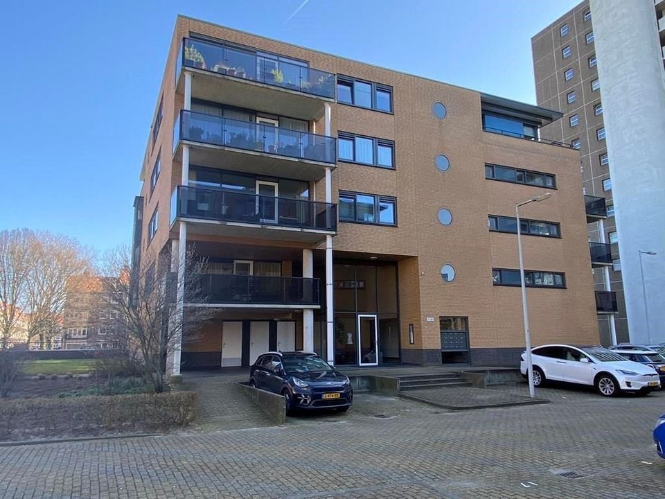 Woning aan de De Lierhof te Amsterdam