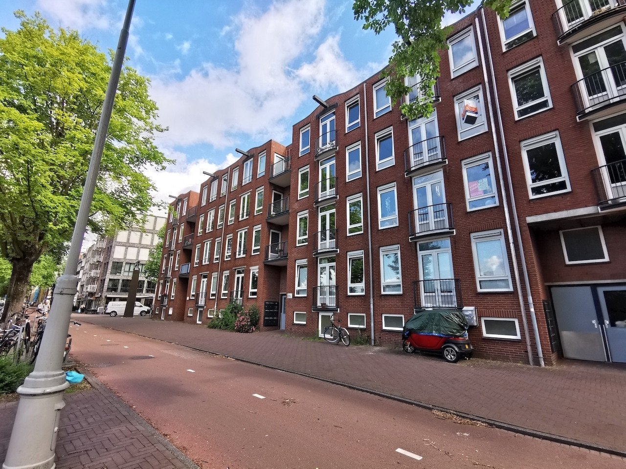 Woning aan de Oostenburgergracht te Amsterdam