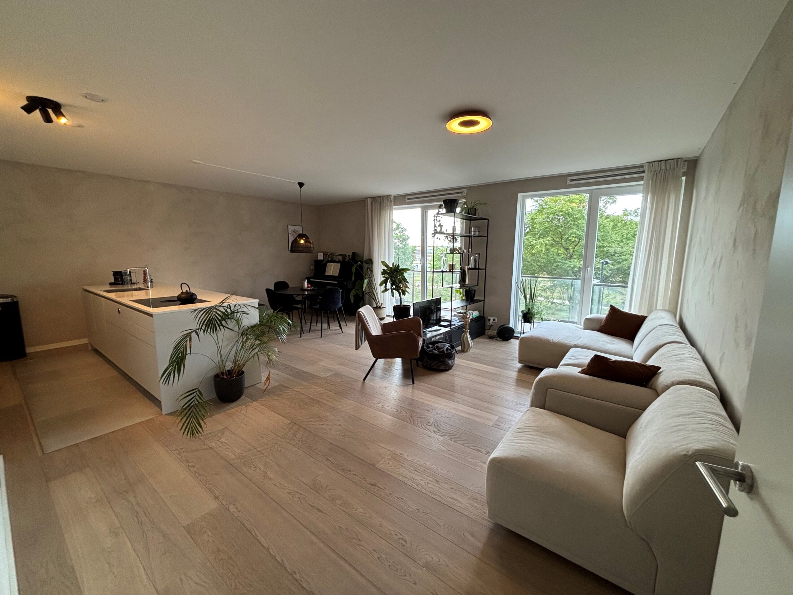 Woning aan de Bella Vistastraat te Amsterdam