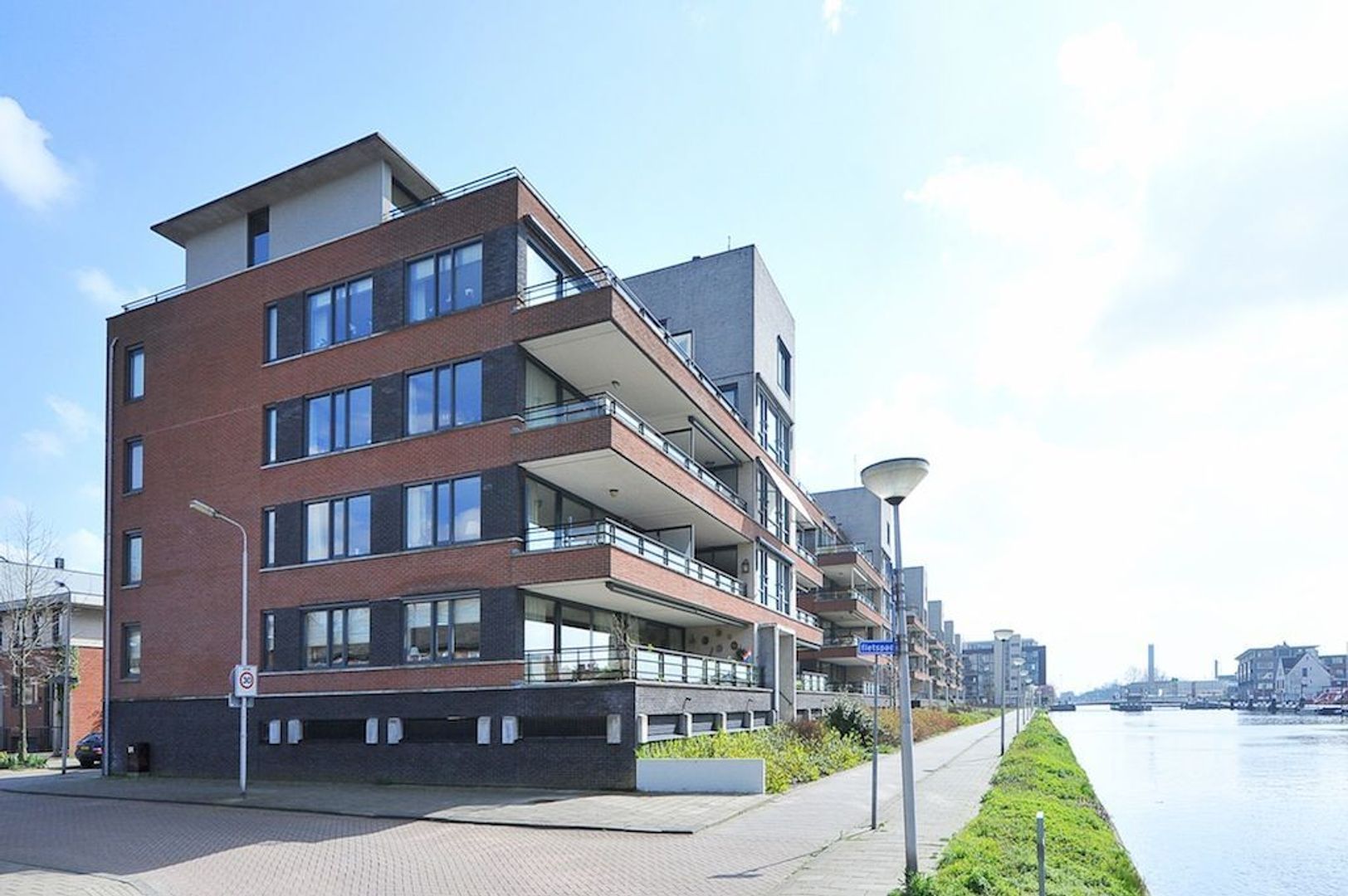 Woning aan de Koningsveld te Delft