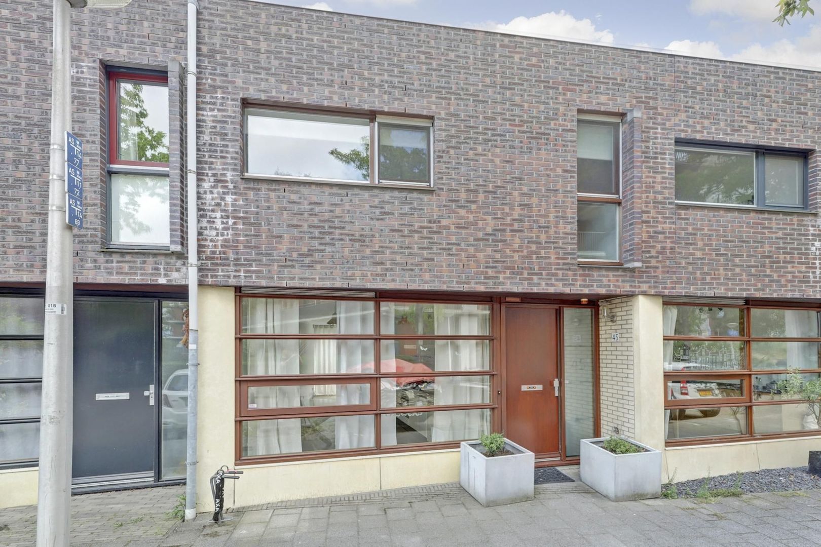 Woning aan de Laan van Van der Gaag te Delft
