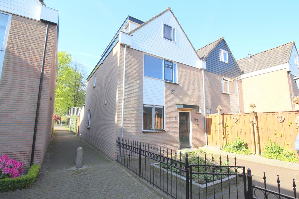 Woning aan de Zwanebloem te Maartensdijk