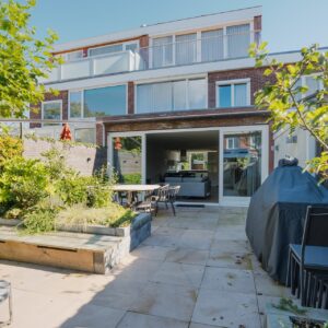 Woning aan de Bleijenbeek te Amsterdam
