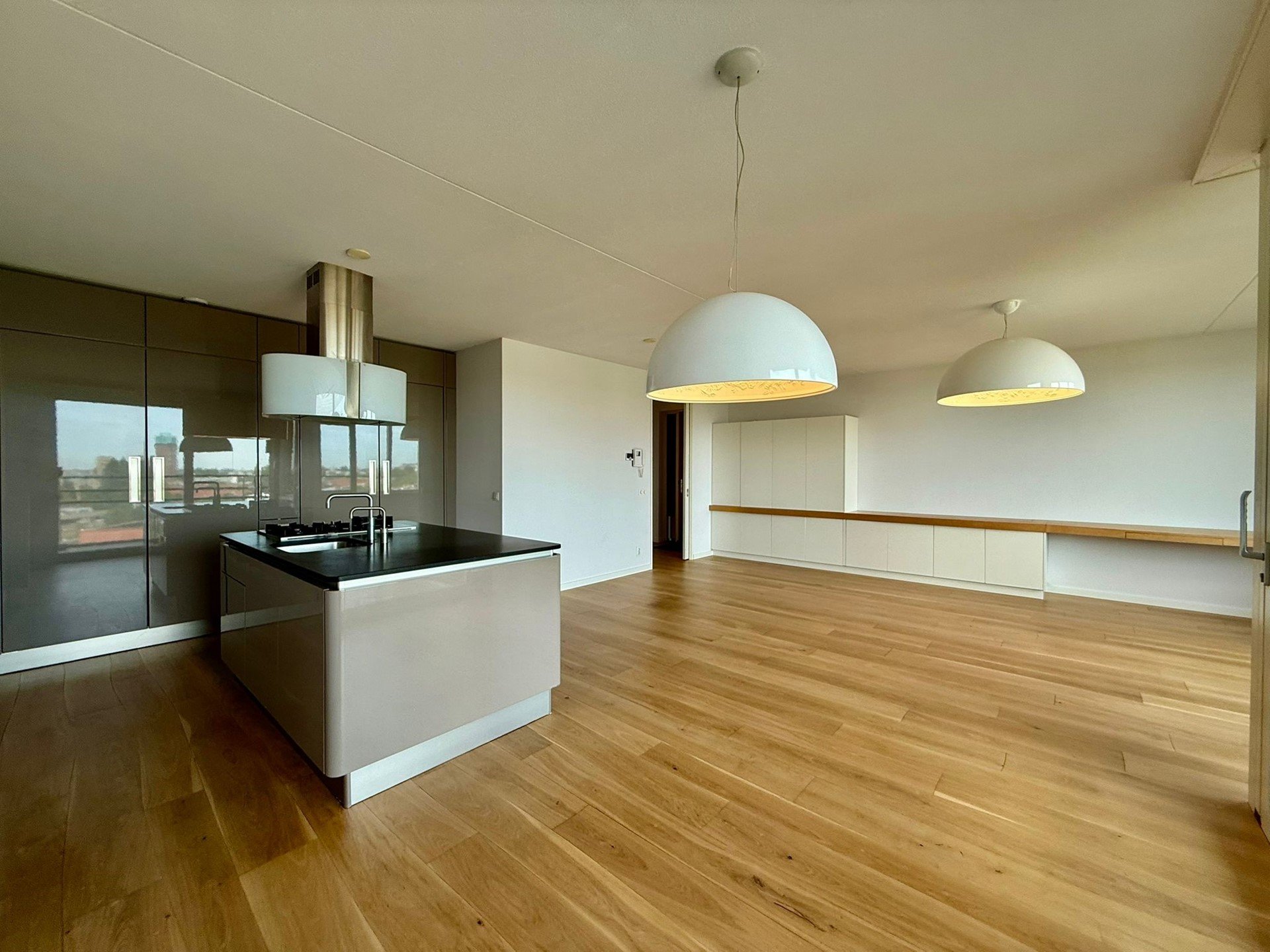 Woning aan de Chris Bennekerslaan te Rotterdam