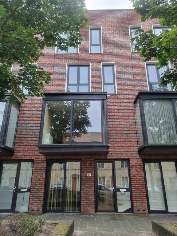 Woning aan de Claus van Amsbergstraat te Amsterdam