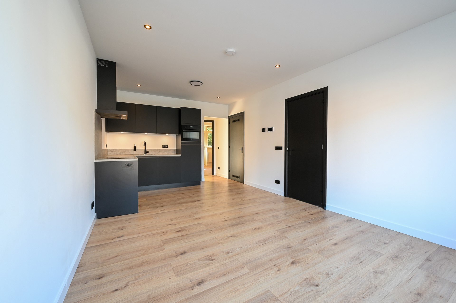 Woning aan de Dorpsweg te Rotterdam