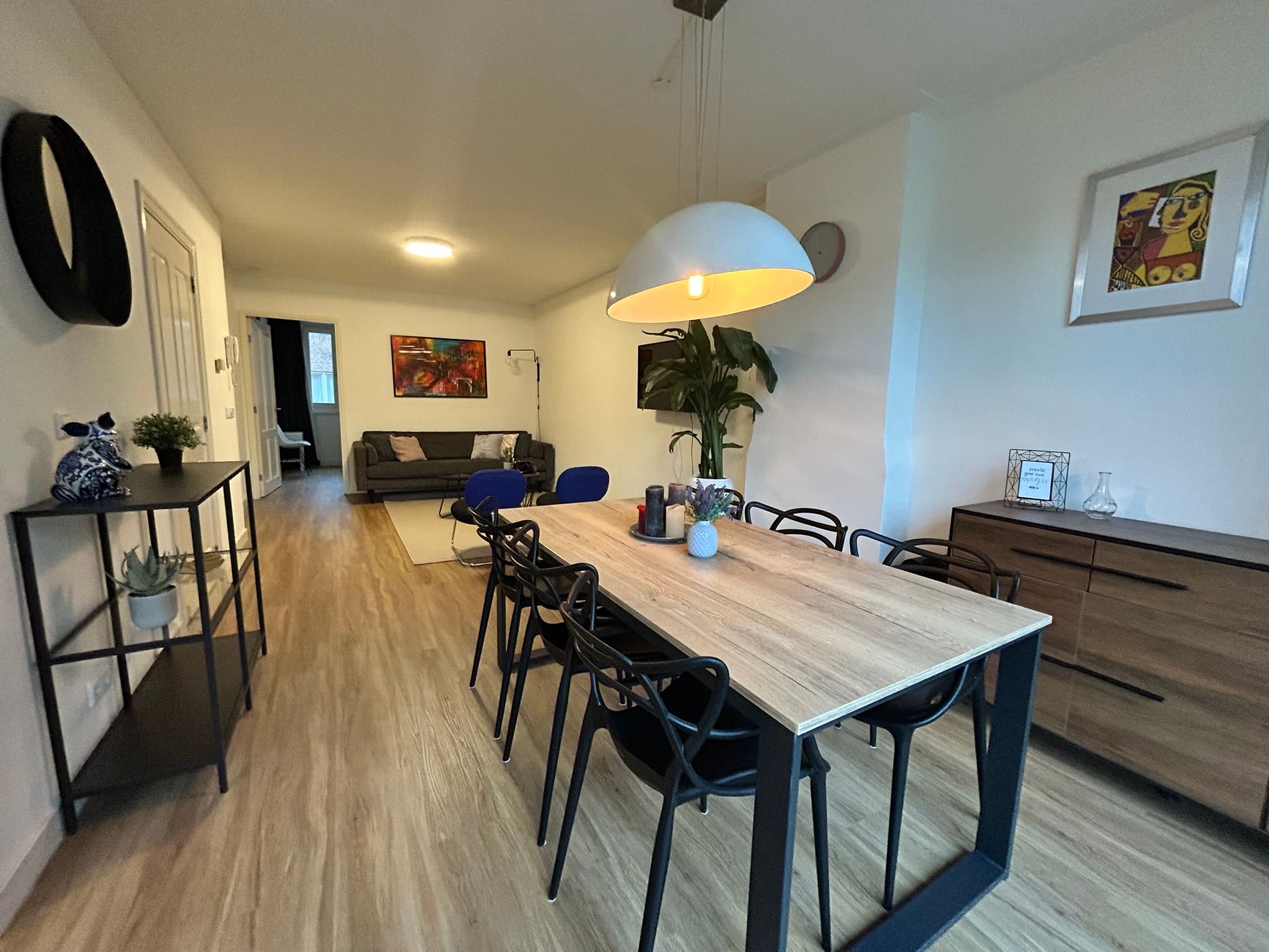 Woning aan de Karel du Jardinstraat te Amsterdam