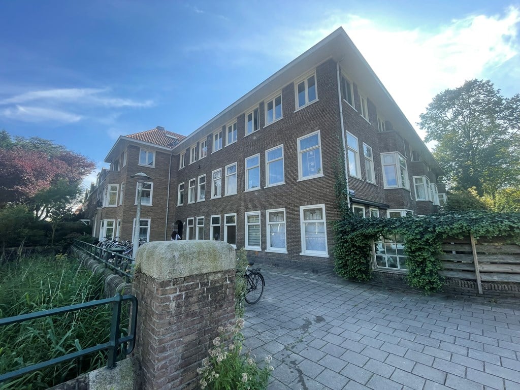 Woning aan de Middenweg te Amsterdam