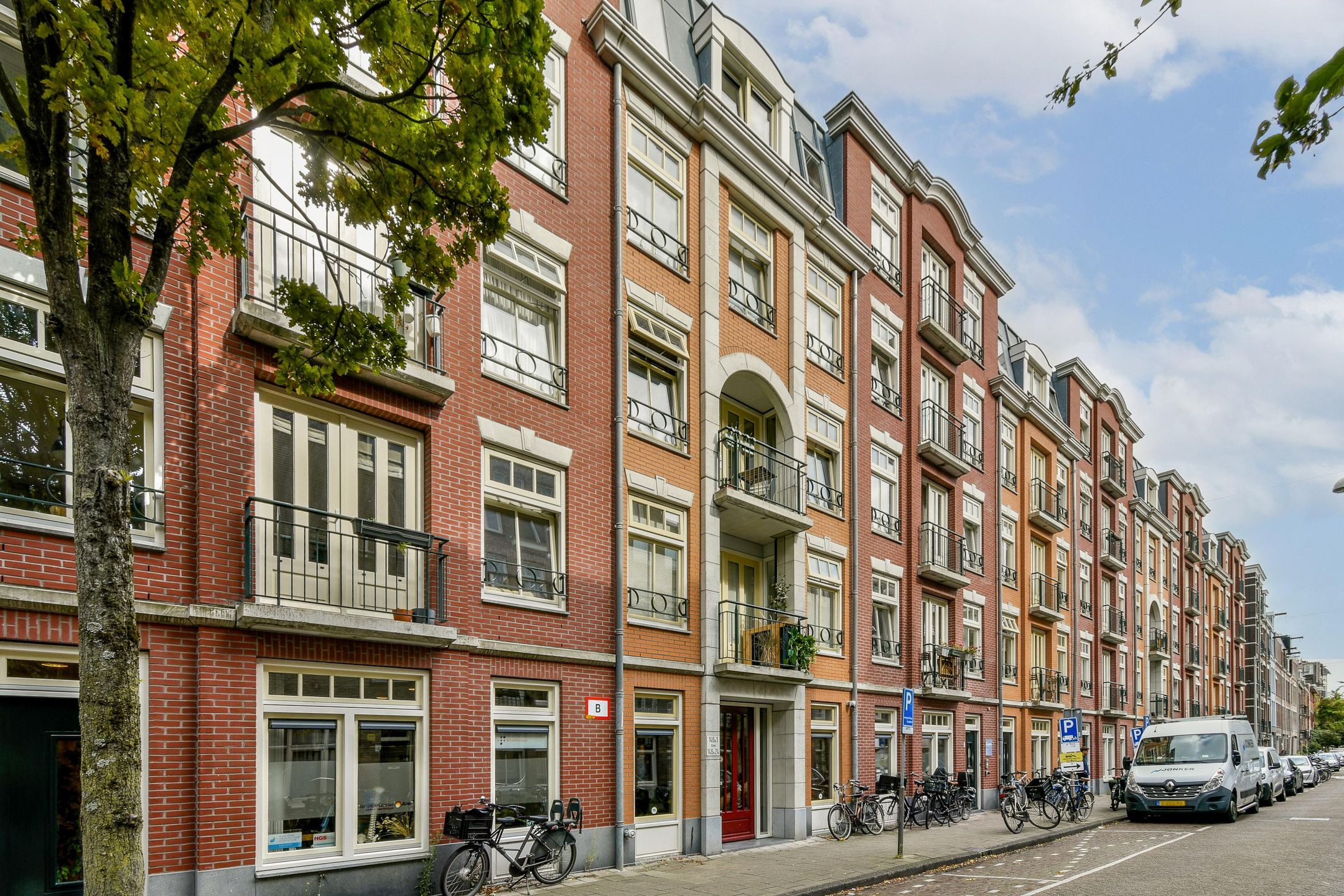 Woning aan de Rustenburgerstraat te Amsterdam