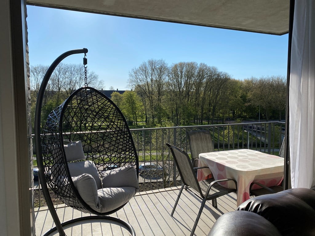 Woning aan de Saskia van Uijlenburgkade te Amsterdam