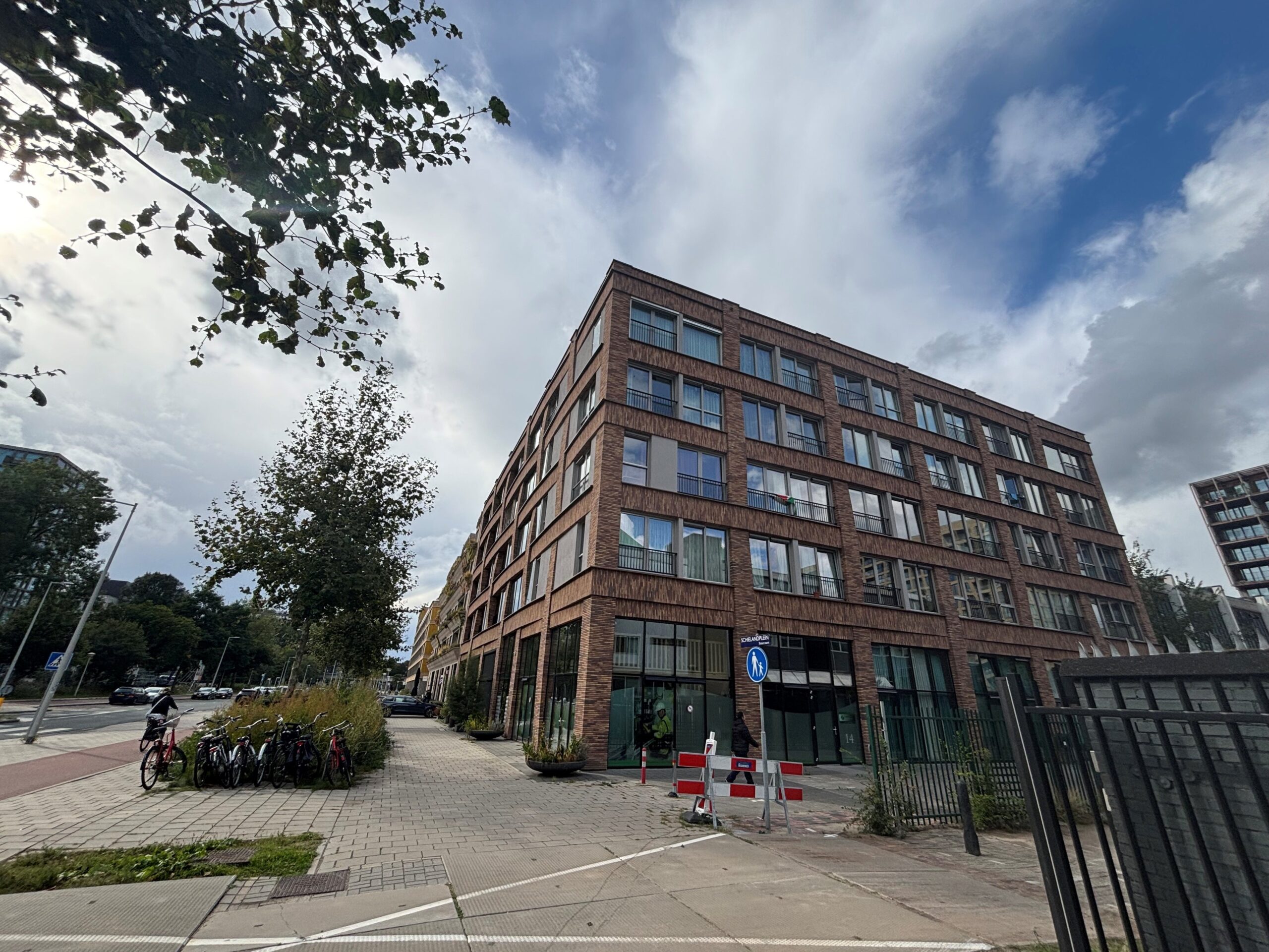 Woning aan de Schipluidenlaan te Amsterdam