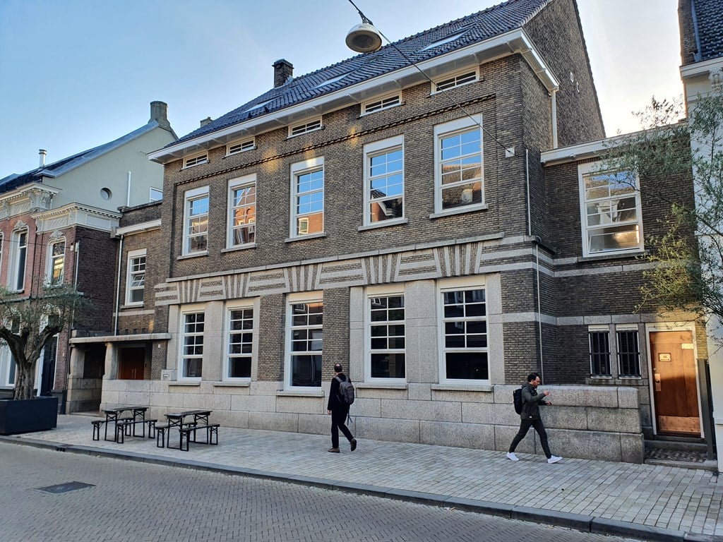 Woning aan de Stationsstraat te Tilburg