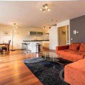 Woning aan de Valkenburgerstraat te Amsterdam