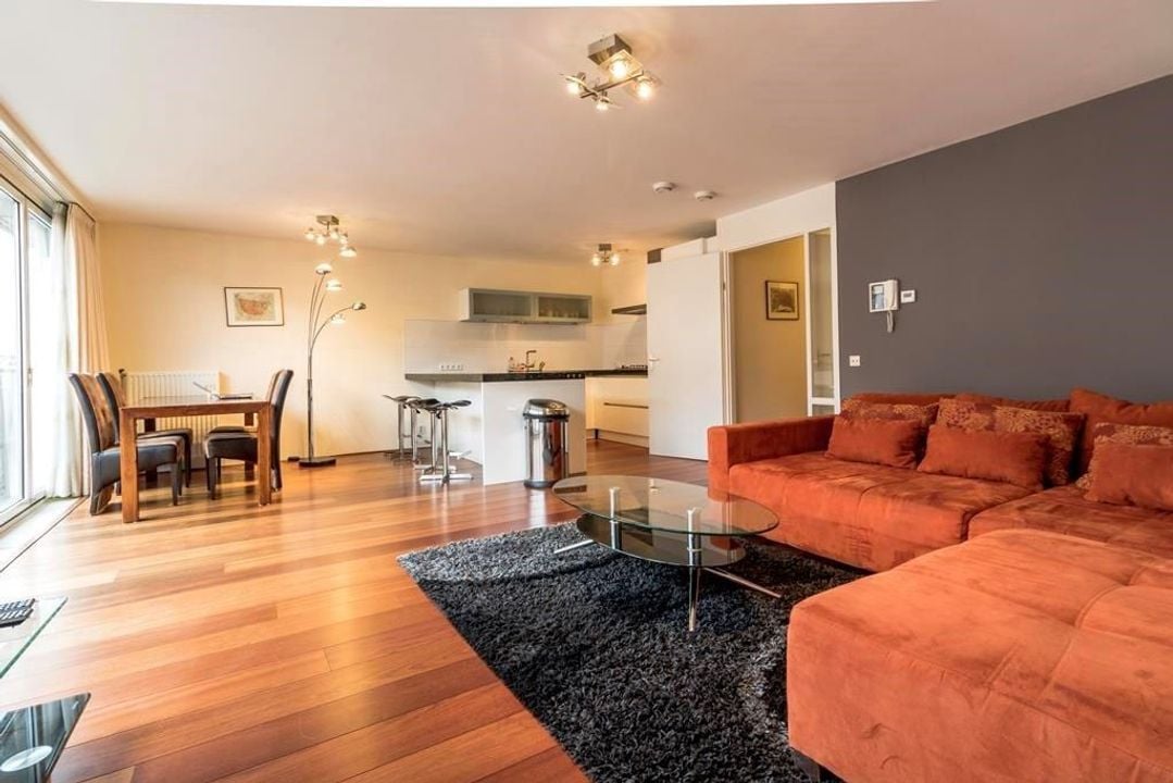 Woning aan de Valkenburgerstraat te Amsterdam