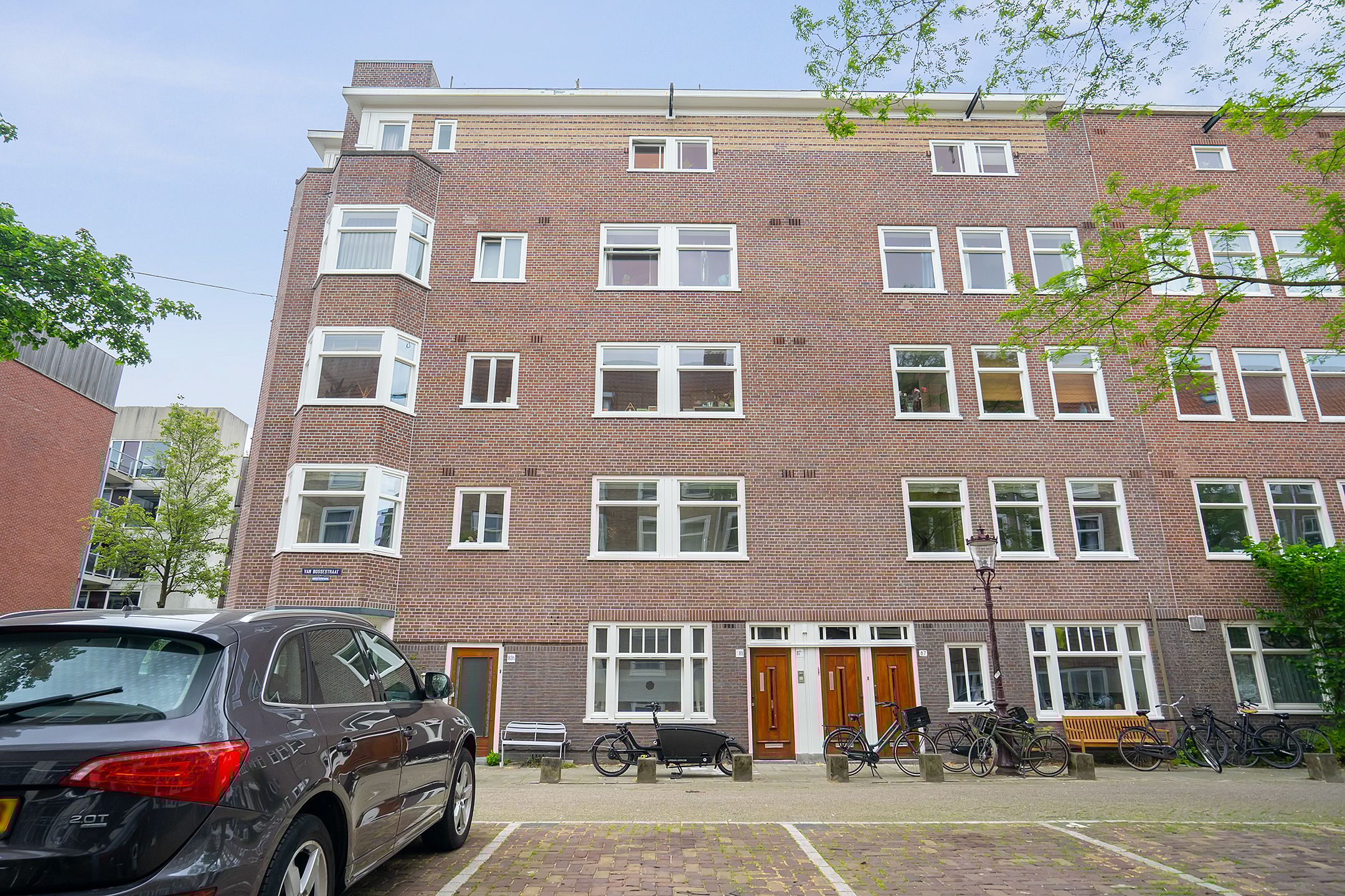 Woning aan de Van Bossestraat te Amsterdam