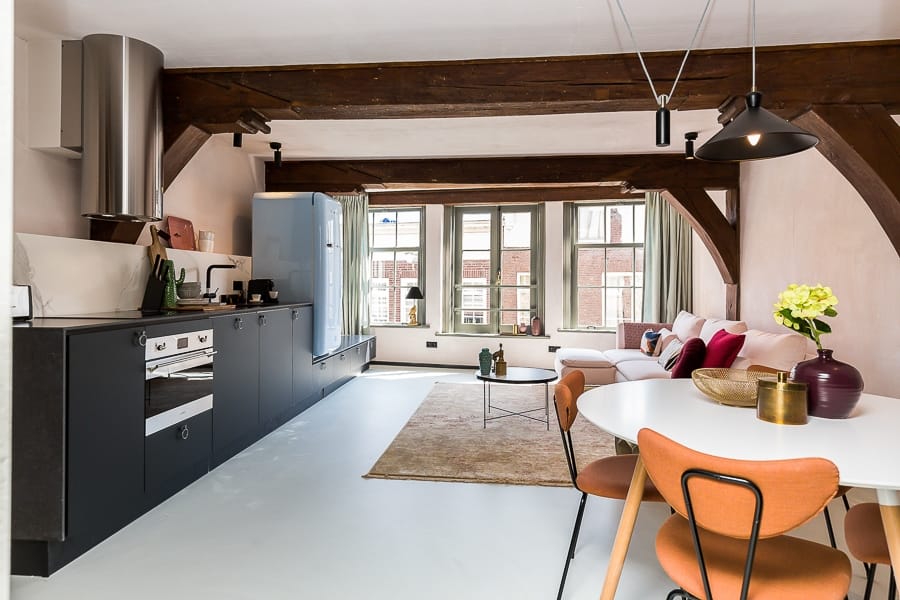 Woning aan de Warmoesstraat te Amsterdam