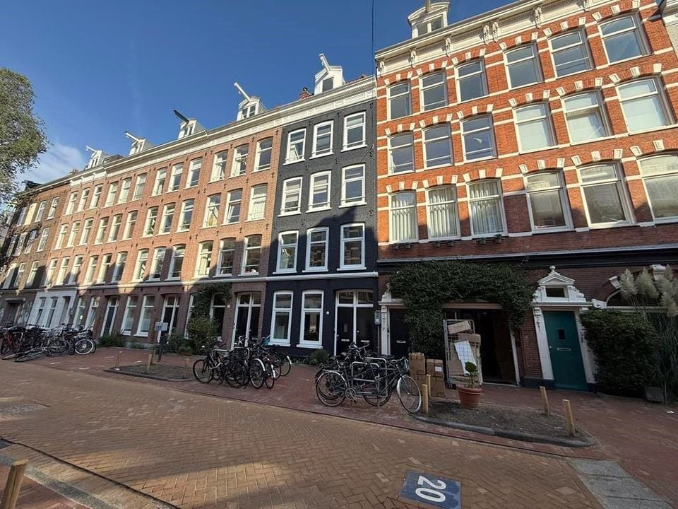 Woning aan de Gerard Doustraat te Amsterdam