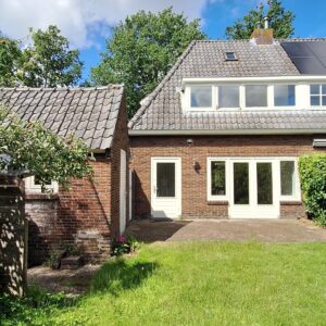 Woning aan de IJsbaanweg te Laren (NH)