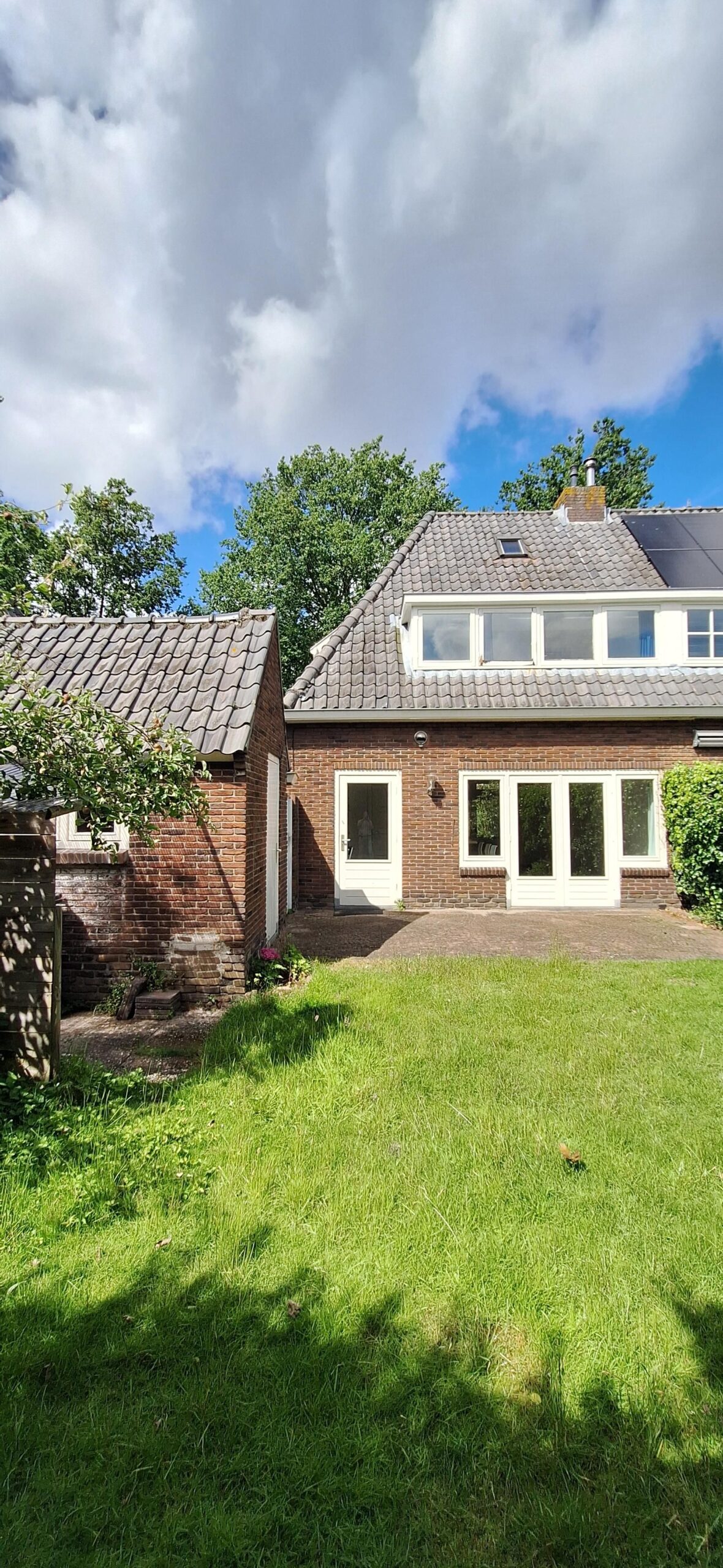 Woning aan de IJsbaanweg te Laren (NH)