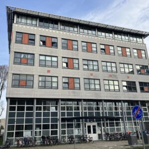 Woning aan de Koningin Wilhelminaplein te Amsterdam