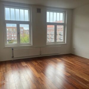 Woning aan de Legmeerplein te Amsterdam