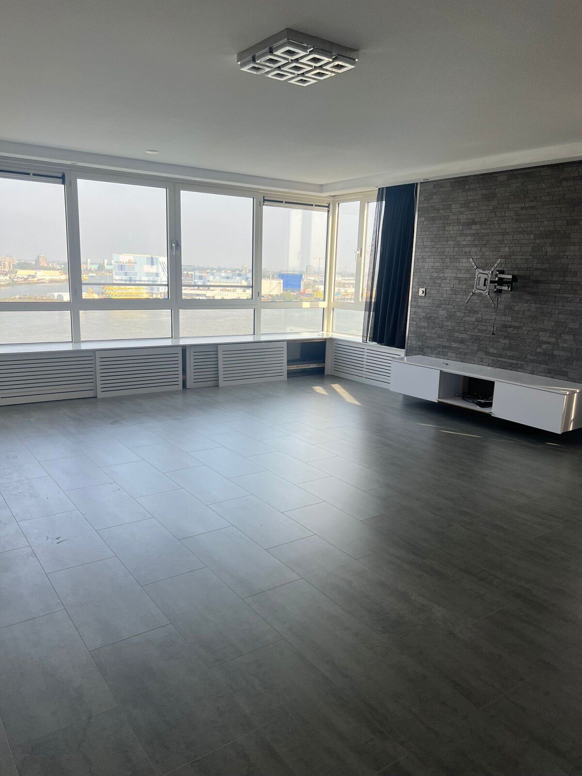 Woning aan de Regenboogkade te Rotterdam