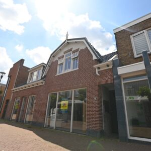 Woning aan de Tolberterstraat te Leek