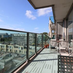 Woning aan de Willem Augustinstraat te Amsterdam