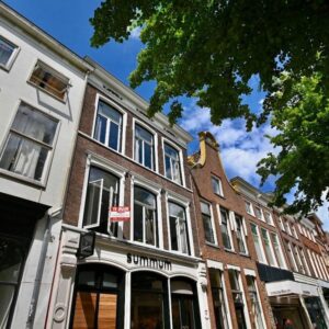 Woning aan de Akerkhof te Groningen
