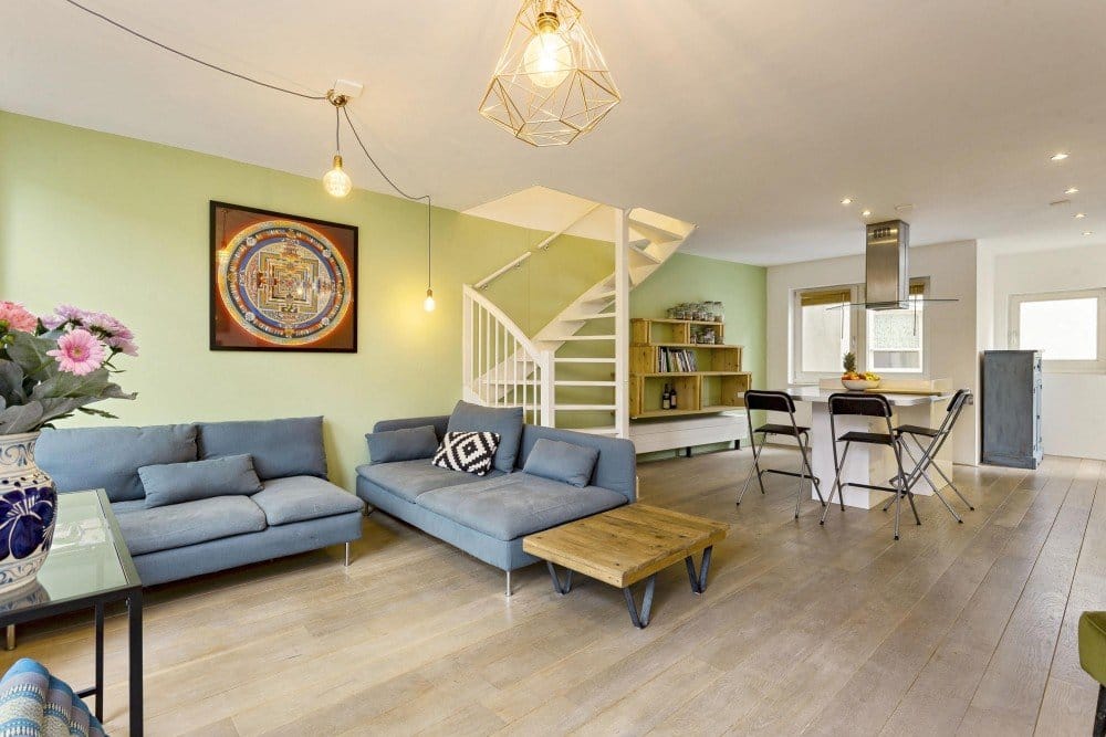 Woning aan de Czaar Peterstraat te Amsterdam