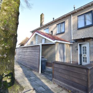 Woning aan de Dorpsstraat te Zwaag