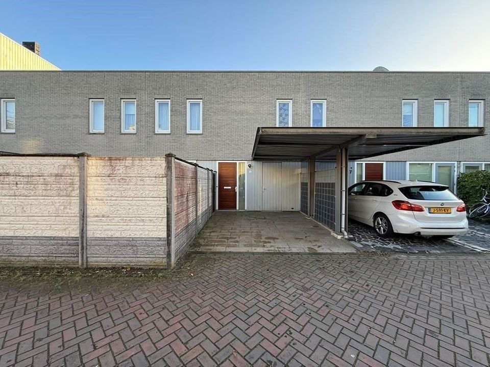 Woning aan de Eliza van Calcarstraat te Amsterdam