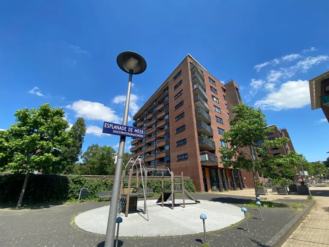 Woning aan de Esplanade de Meer te Amsterdam