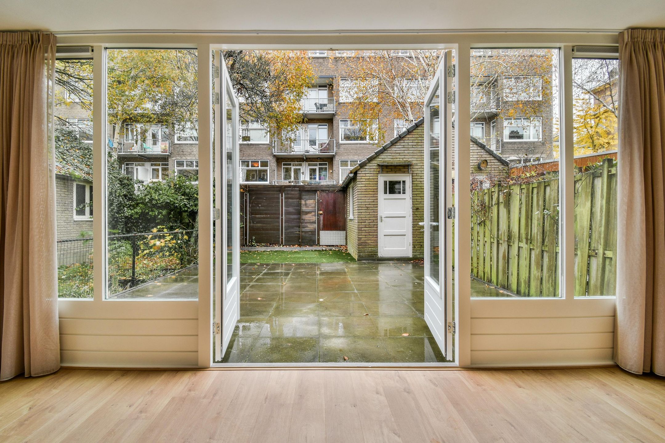 Woning aan de Ferguutstraat te Amsterdam