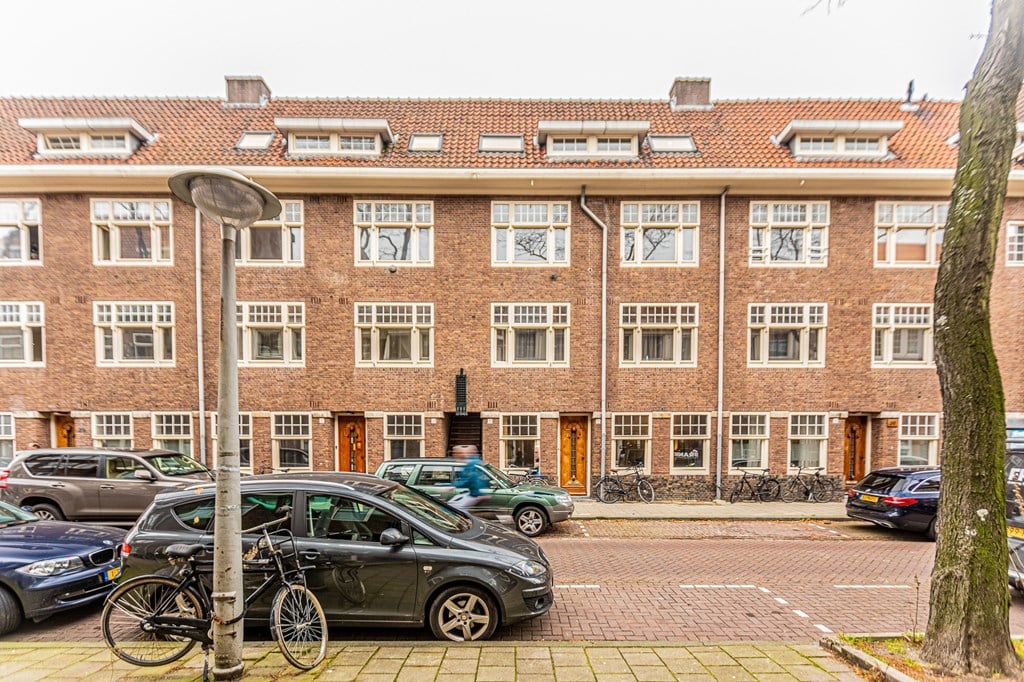 Woning aan de Paramaribostraat te Amsterdam