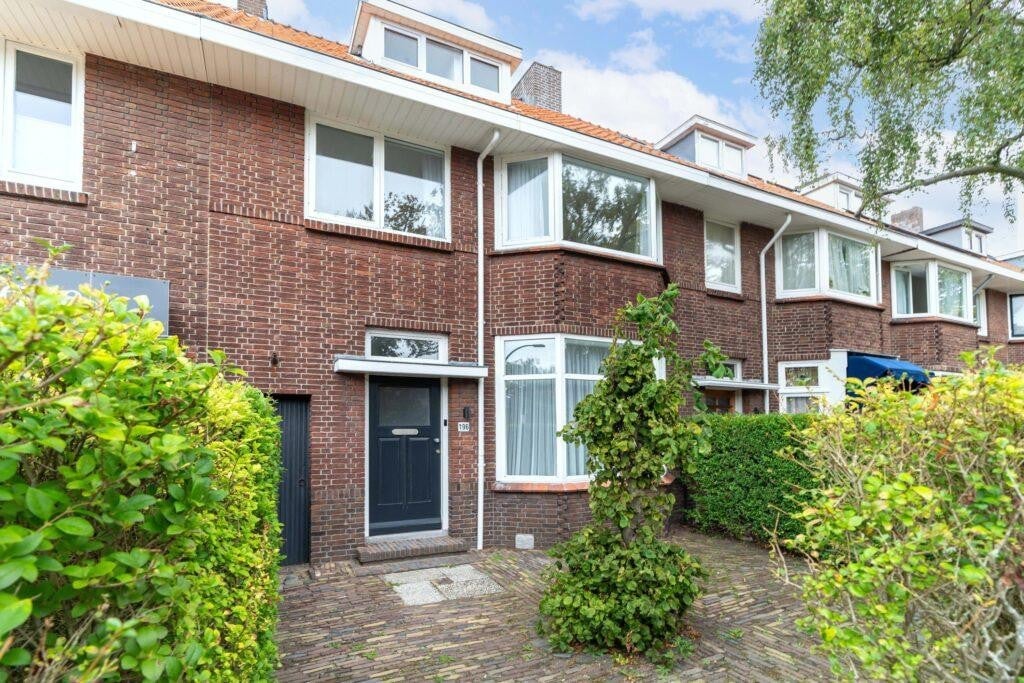 Woning aan de Van Zuylen van Nijeveltstraat te Wassenaar