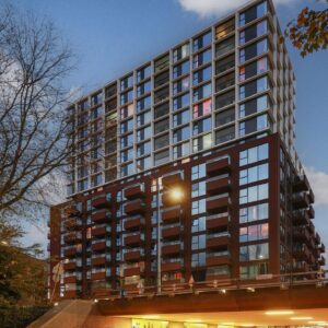 Woning aan de Bijlmerplein te Amsterdam