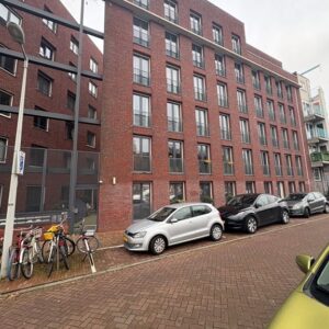 Woning aan de Hugo de Grootkade te Amsterdam