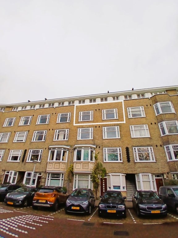 Woning aan de Stadionkade te Amsterdam