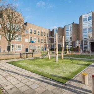 Woning aan de Meerhuizenplein te Amsterdam