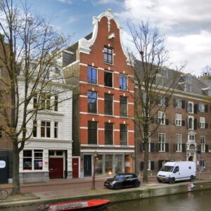Woning aan de Oudezijds Voorburgwal te Amsterdam